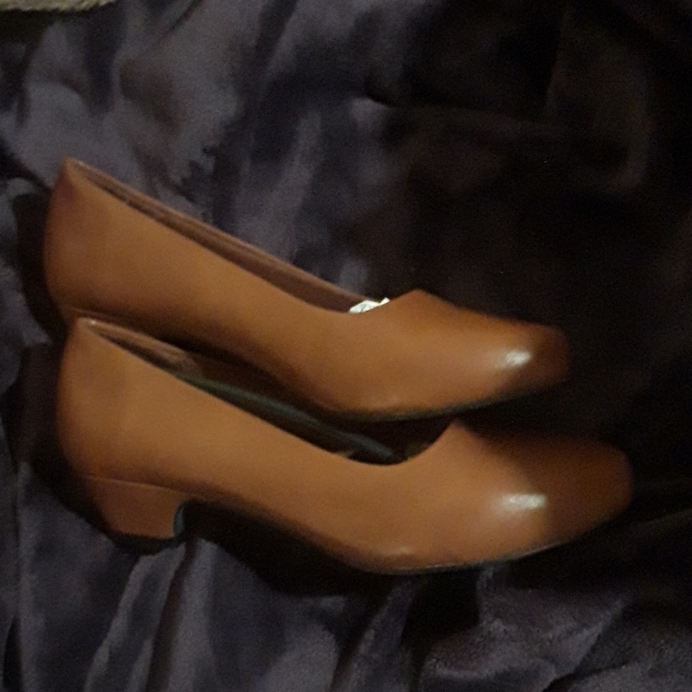 Size 7 leather shoes